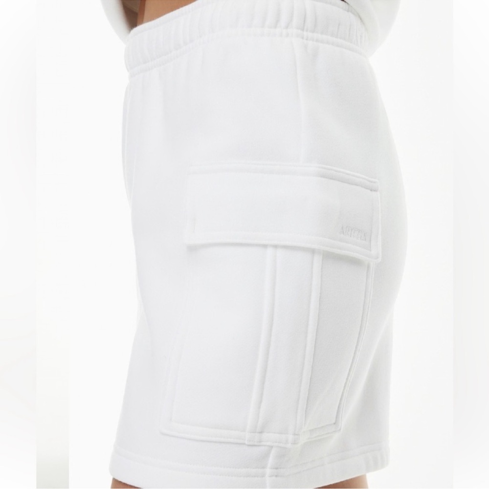 Aritzia Short Cozy Sweatfleece Mega Cargo TM
Mid-thigh - Picture 4 of 6